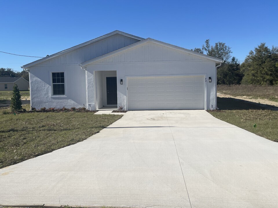73 Maple Dr in Ocklawaha, FL - Building Photo
