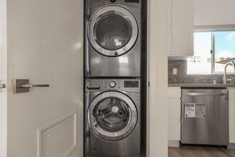 6560 Fountain Ave in Los Angeles, CA - Building Photo - Building Photo