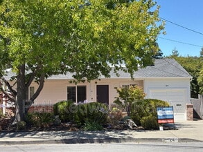 24 Hilltop Dr in Redwood City, CA - Building Photo - Building Photo