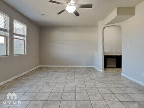 11335 Decidedly in San Antonio, TX - Foto de edificio - Building Photo