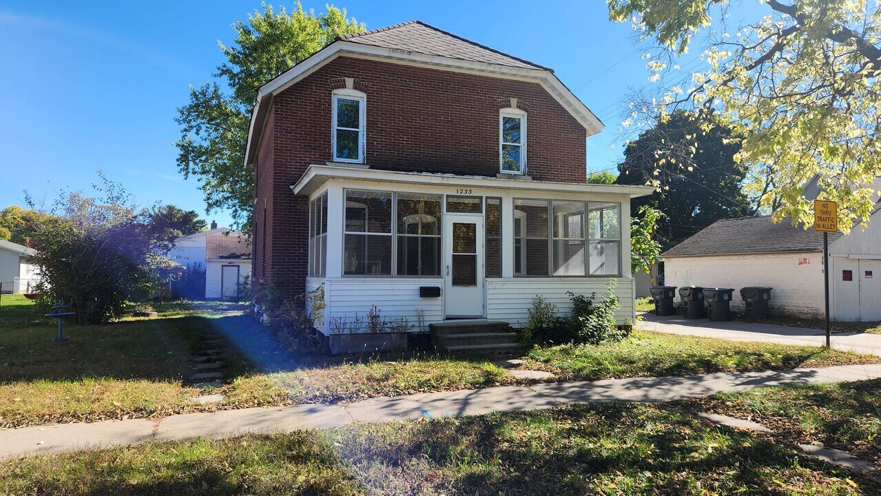 1233 16th St S in La crosse, WI - Building Photo