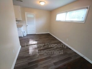 727 Oakgrove Dr in Graham, NC - Building Photo - Building Photo