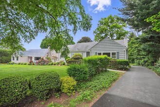 25 Scott Cir in Harrison, NY - Building Photo - Building Photo