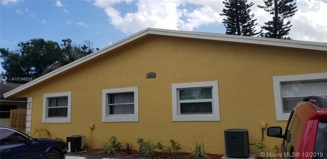 5962 NW 19th St-Unit -1 in Lauderhill, FL - Building Photo - Building Photo