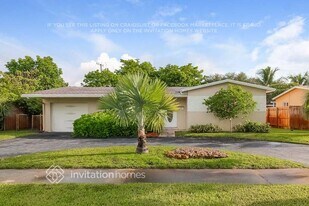 7041 SW 2nd Ct in Pembroke Pines, FL - Building Photo