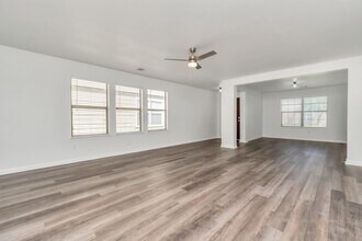 7019 Parkford Meadow Dr in Cypress, TX - Foto de edificio - Building Photo