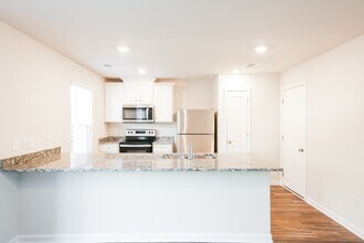 2135 Southlea Dr in Inman, SC - Foto de edificio - Building Photo