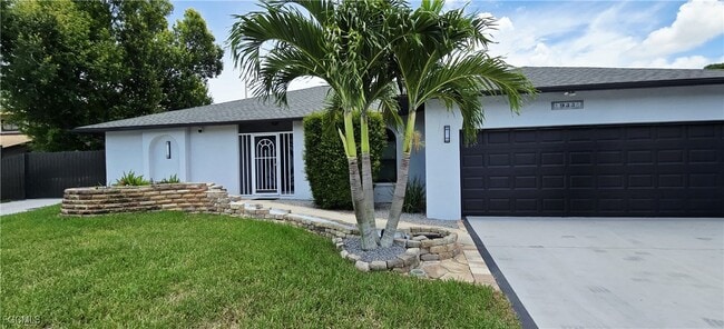 property at 933 SW Santa Barbara Pl