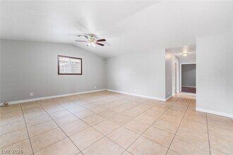 6513 Capricorn Dr in Las Vegas, NV - Building Photo - Building Photo