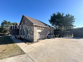 1904 Uhl Rd in Glenn Heights, TX - Building Photo - Building Photo