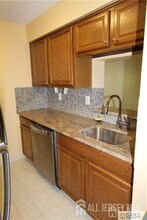 1806 Ravens Crest Dr in Plainsboro, NJ - Foto de edificio - Building Photo