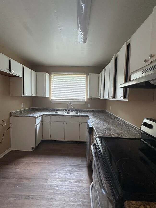 1931 Faulk Dr in Tallahassee, FL - Building Photo - Building Photo