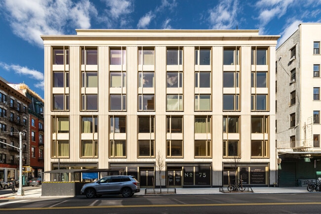 75 Kenmare St in New York, NY - Building Photo - Building Photo