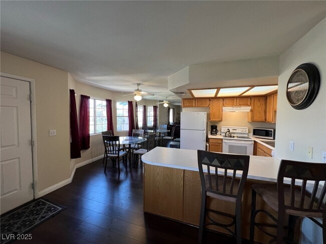 8410 Eldora Ave in Las Vegas, NV - Building Photo - Building Photo