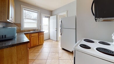 912 Grand Ave in Ames, IA - Building Photo - Building Photo