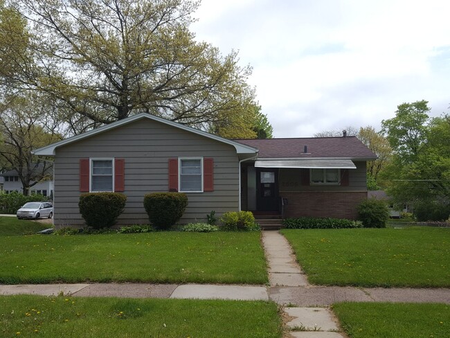 2506 Iowa St in Cedar Falls, IA - Building Photo - Building Photo