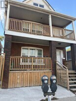 748 Barton St E in Hamilton, ON - Building Photo