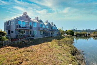 100 Lucky Dr in Corte Madera, CA - Building Photo - Building Photo