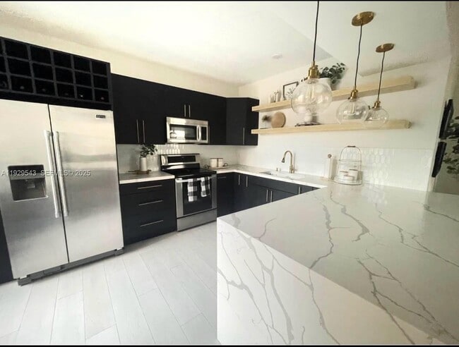 11864 NW 11th St in Pembroke Pines, FL - Building Photo - Building Photo