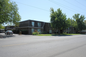 Central Park Apartments in Sacramento, CA - Foto de edificio - Building Photo