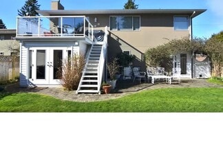 1512 Nichol Rd in White Rock, BC - Building Photo - Building Photo
