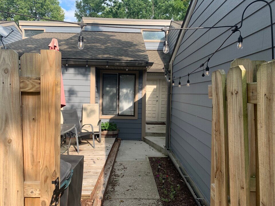 197 Sugarwood Ln, Unit 197 in Avon, IN - Foto de edificio