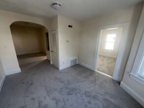 42 1/2 Cabot St, Unit Apt. #2 in Beverly, MA - Building Photo - Building Photo