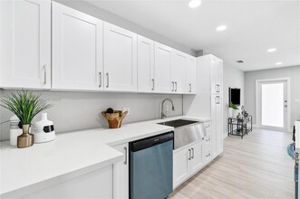925 NW 84th St in Miami, FL - Building Photo - Building Photo