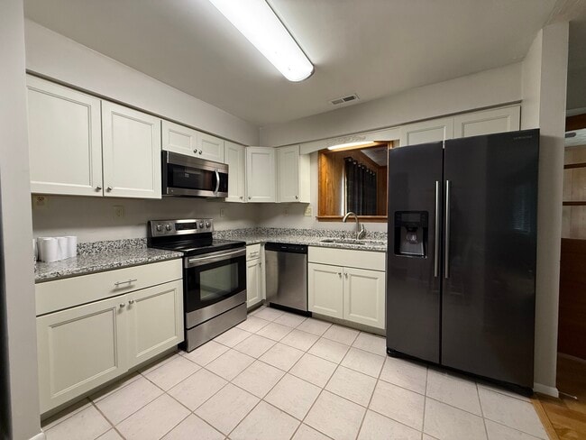 733 Mayfield Ave in Norfolk, VA - Building Photo - Building Photo