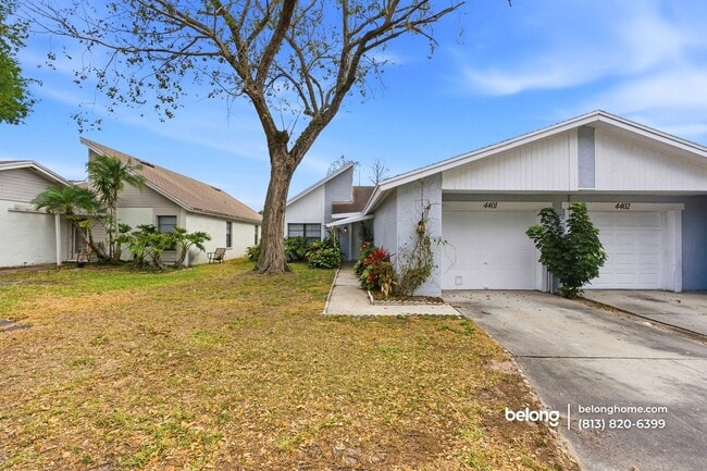 4401 Ridgeline Cir in Tampa, FL - Foto de edificio - Building Photo