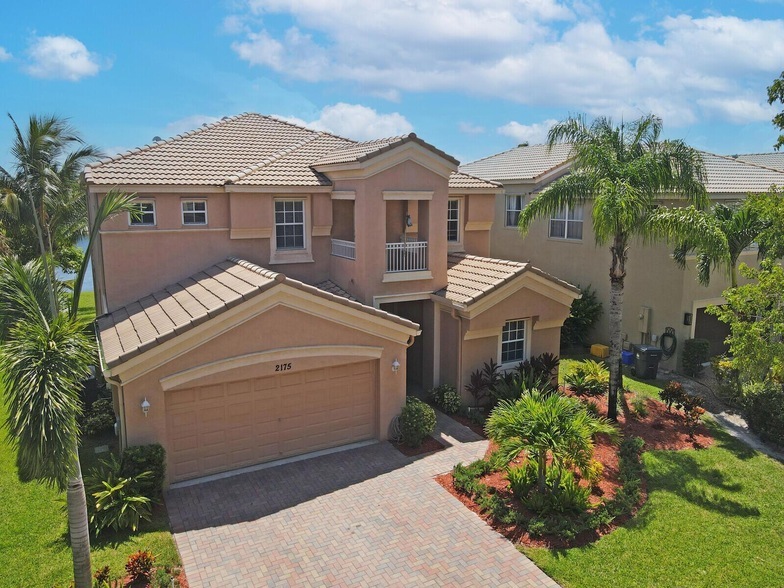 2175 Balsan Way, Unit 165 in Wellington, FL - Building Photo