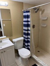 6043 10th Ave N in Greenacres, FL - Foto de edificio - Building Photo