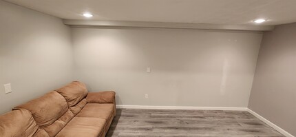 62 Hovey Rd in Londonderry, NH - Building Photo - Building Photo