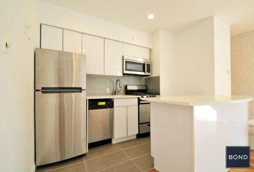 240 E 26th St-Unit -4c in New York, NY - Building Photo - Building Photo