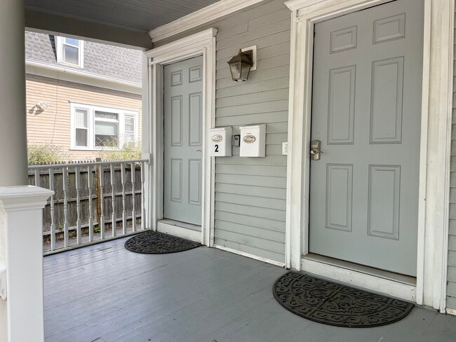 1 Dresser St, Unit 2 in Newport, RI - Building Photo - Building Photo
