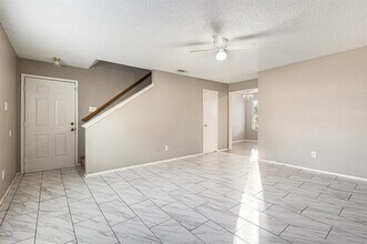 2703 Clayton Oaks Dr in Dallas, TX - Building Photo - Building Photo