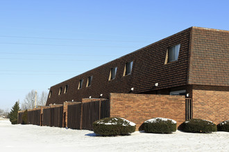 Almadien Village in Lorain, OH - Building Photo - Building Photo