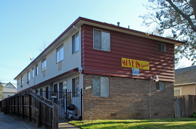 1st Avenue Apartments in Sacramento, CA - Foto de edificio - Building Photo