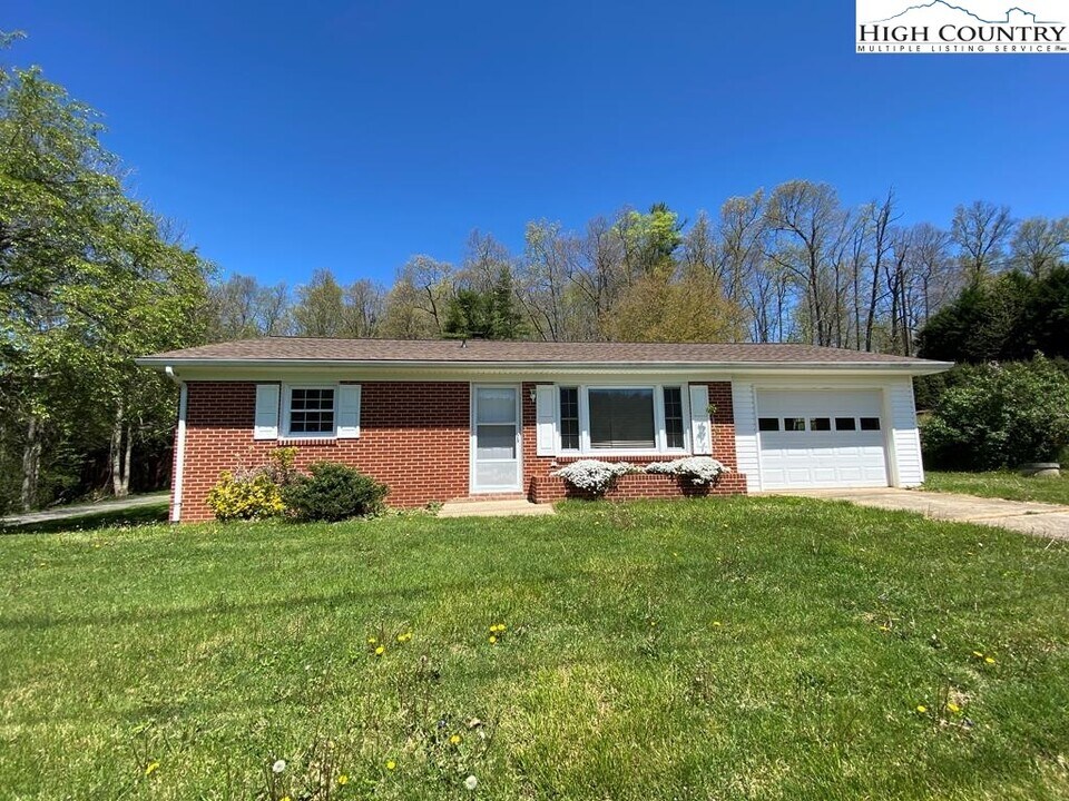 6206 Idlewild Rd in Fleetwood, NC - Building Photo