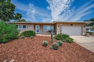 1387 Hill Dr in Largo, FL - Building Photo