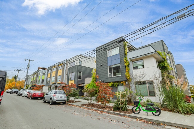 2405 S Holgate St in Seattle, WA - Foto de edificio - Building Photo