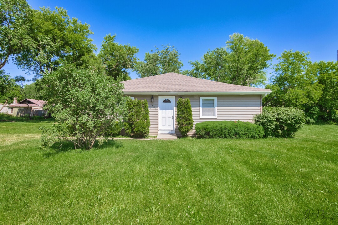 406 Eastview Ave in Lakemoor, IL - Building Photo