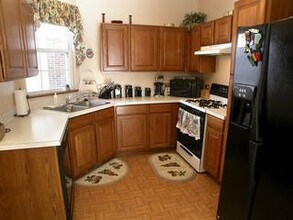 7424 Grandview Ct in Carpentersville, IL - Building Photo - Building Photo