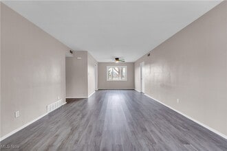 726 Willow Dr in Euclid, OH - Building Photo - Building Photo