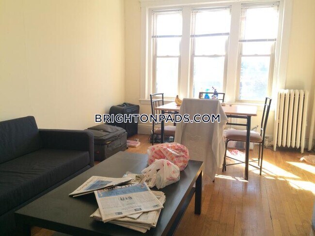 1713 Commonwealth Ave in Boston, MA - Building Photo - Building Photo