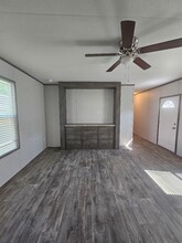 6501 W Hwy 199 in Springtown, TX - Foto de edificio - Building Photo