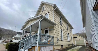 512 14th St in Franklin, PA - Building Photo