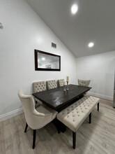 13647 Yarmouth Ct in Wellington, FL - Foto de edificio - Building Photo