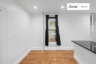 826 9th Ave in New York, NY - Foto de edificio - Building Photo