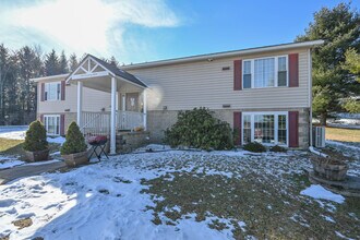 30 Country Aire Ln in Accident, MD - Building Photo - Building Photo